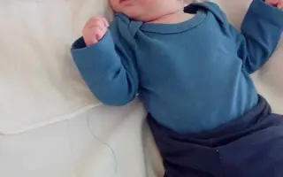 Pomôžme Emanuelkovi postaviť sa na nohy