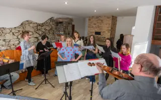 Podporme vznik CD s najkrajšími ženskými hlasmi slovenského folklóru