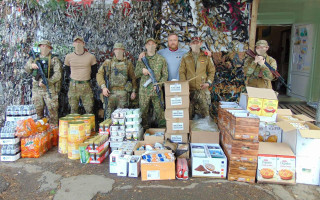 Pomôžme Dafne kúpiť dodávku, lieky a jedlo pre ukrajinských vojakov na fronte
