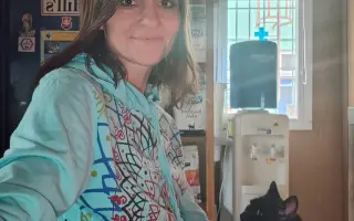 Pomôžme Eve starať sa aj naďalej o mačičky, ktoré ju potrebujú