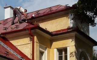 Opravme strechu na krásnom starom kaštieli v Látkovciach
