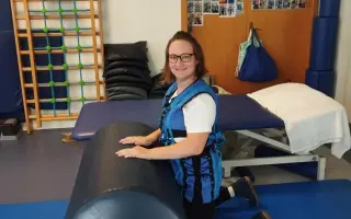 Pomôžte Lenke zlepšiť fyzické zdravie vďaka intenzívnej rehabilitácii