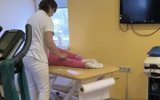 Pomôžme Miuške pokračovať v terapiách, ktoré jej menia život