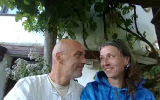 Živý dokument o 4000km ceste naprieč európou na bicykli,vlakom a nakoniec naboso