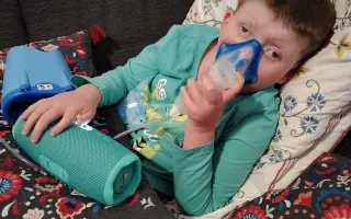 Darujme Riškovi vianočný darček - kráčať s rovnou chrbticou a opäť voľne dýchať