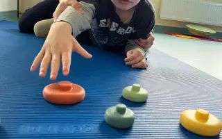 Pomôžme Jakubkovi cestovať na terapie a do školy