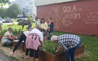 Pomôžte vytvoriť zmyslovú záhradu, kde rastú deti aj vzťahy.