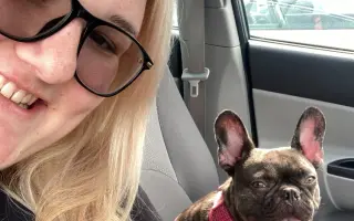 Pomôžme Amy zachrániť očko a zmierniť jej trápenie