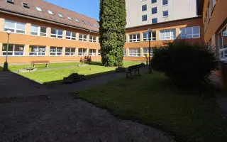 Ži s nami cez prestávky. Obnovme átrium školy.