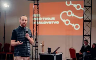 Pomôž nám pokračovať v prinášaní Božieho Ohňa cez sociálne siete