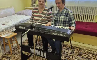 Keď oči nevidia, srdce hrá – darujme Miňovi nové klávesy