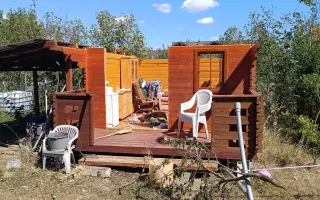 Nová strecha pre starých rodičov: Veterná smršť zničila ich domov, pomôžme im!
