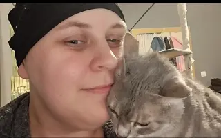 Pomôžme Anite zabezpečiť domov pre mamu a sestru kým ešte bojuje