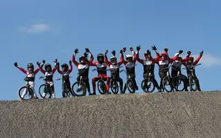Bike Racing Slovakia: Vystreľte našich šampiónov vpred za ich snom!