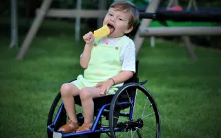 Pomôžme Brunkovi byť vďaka novému, väčšiemu elektrickému vozíku slobodnejší