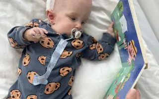 Podporme Samiho na ceste z boja o prežitie za jeho prvými krôčikmi