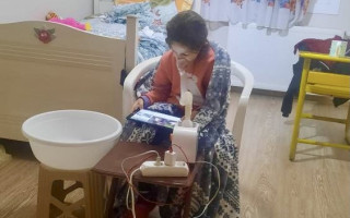 Pomôžme maliarke z Ukrajiny, ktorá sa stará o chorú dcérku