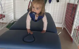 Pomôžme Zuzke urobiť prvé samostatné kroky