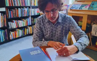 Odvaha k súcitu | Pomôžte Artforu vydať dôležitú knihu o ľuďoch a pre ľudí