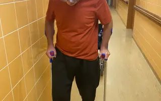 Pomôžme Mirkovi príspevkom na rehabilitáciu a potrebné lieky