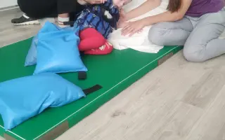 Jarko je po prasknutí aneuryzmy. Pomôžme ho postaviť na vlastné nohy.