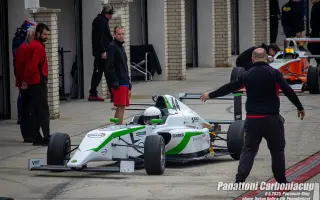 Zo simulátora za volant Formule 4 | Podporte Olivera Gmuca na jeho ceste za snom
