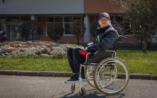 Pomôžte Ukrajincovi Maxymovi s kúpou invalidného vozíka