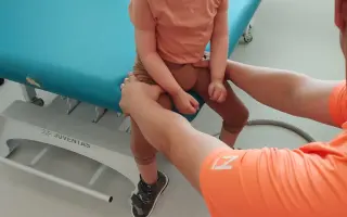 Pomôžme malému Tobiaskovi postaviť sa na nohy