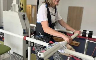 Iveta zápasí so sklerózou. Pomáhajú jej rodičia, ktorí majú cez 90 rokov.