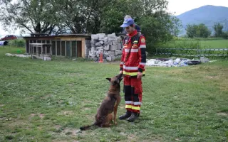 Kenay je záchranárom celý svoj život. Teraz potrebuje záchranu on.