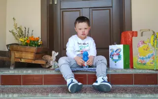 Pomôžme Adamkovi získať bezpečnú cestu k dôležitej starostlivosti