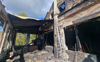 Pomôžte nám obnoviť vyhorenú chatu Lodiar pri Počúvadlianskom jazere