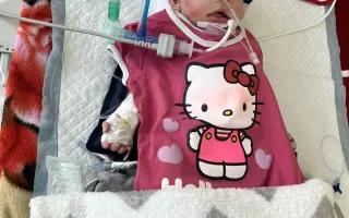 Od náhlej cievnej príhody k prvému kroku: Podporte malú Trinity