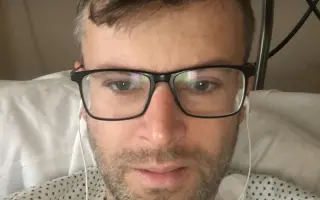 Kňaz Marek bojuje so zriedkavou rakovinou. Pomôžme mu získať šancu na život.