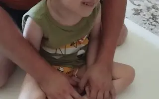 Pomôžme malému Tobiaskovi postaviť sa na nohy