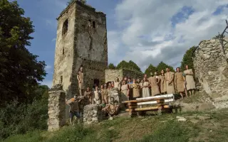 Pomôžme dobrovoľníkom obnoviť kostolík a neumrieť pritom od hladu