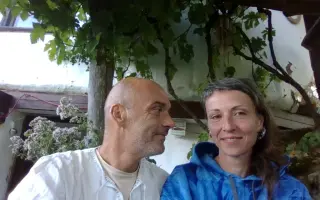 Živý dokument o 4000km ceste naprieč európou na bicykli,vlakom a nakoniec naboso