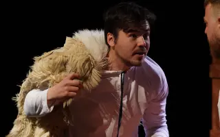 Pomôžte nám dostať Malú morskú vílu z morského dna na divadelné dosky