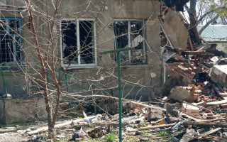 Opravme azylový dom pri fronte | Help repair emergency housing near the frontline