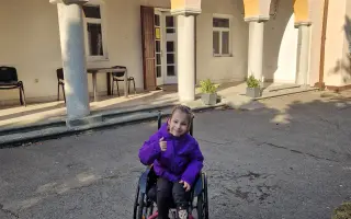 Pomôžme Izabelke chodiť