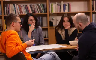 DEMDIS | Všetci kričia, nikto nepočúva. Pomôžte Slovensku znovu sa rozprávať.