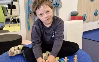 Keď sú prvé slová najväčším snom: Podporme 8-ročného Damiánka v cvičení