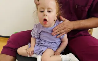Rozskáčme nádej pre Charlottku s genetickým ochorením CNTNAP1