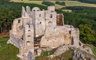 Staň sa strážcom ďalšieho múru hradu Hrušov