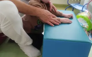 Jarko je po prasknutí aneuryzmy. Pomôžme ho postaviť na vlastné nohy.