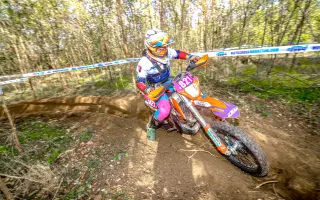 Podporte SLOVENSKÝ tím ŽIEN na motocyklovej olympiáde ISDE