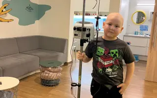 Malý bojovník Theo, ktorý nestráca úsmev: Darujme chlapcovi šancu na život.