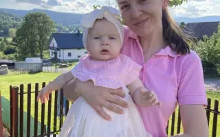 Emka stratila otca, Janka životného partnera. Pomôžme im nestratiť domov.