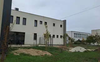 Dajme okoliu Knižnice Józsefa Szinnyeiho v Komárne nový život!