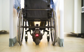Darujme Tomášovi prídavný pohon k invalidnému vozíku